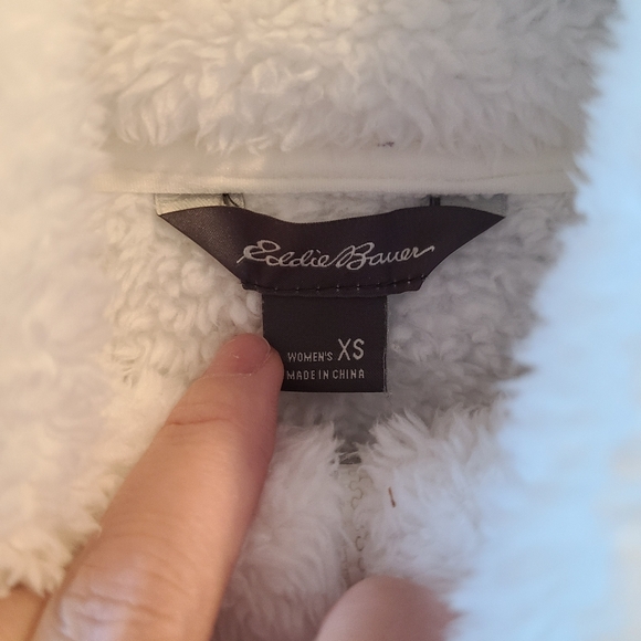 Eddie Bauer plush quater zip - Picture 4 of 4